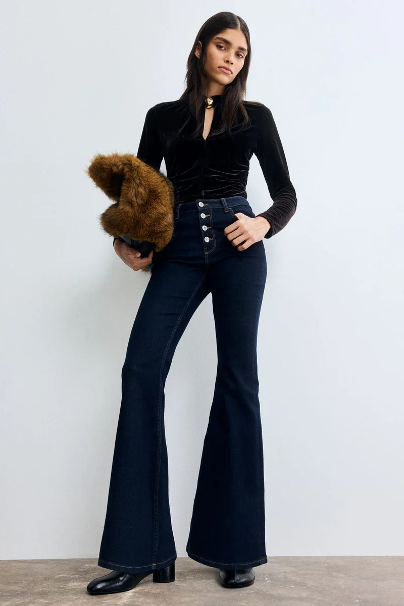 اتش اند ام جينز بقصة حافة واسعة وخصر عالي